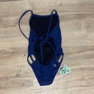 NWT Jolyn Nico 3 Tie-Back Training suit
